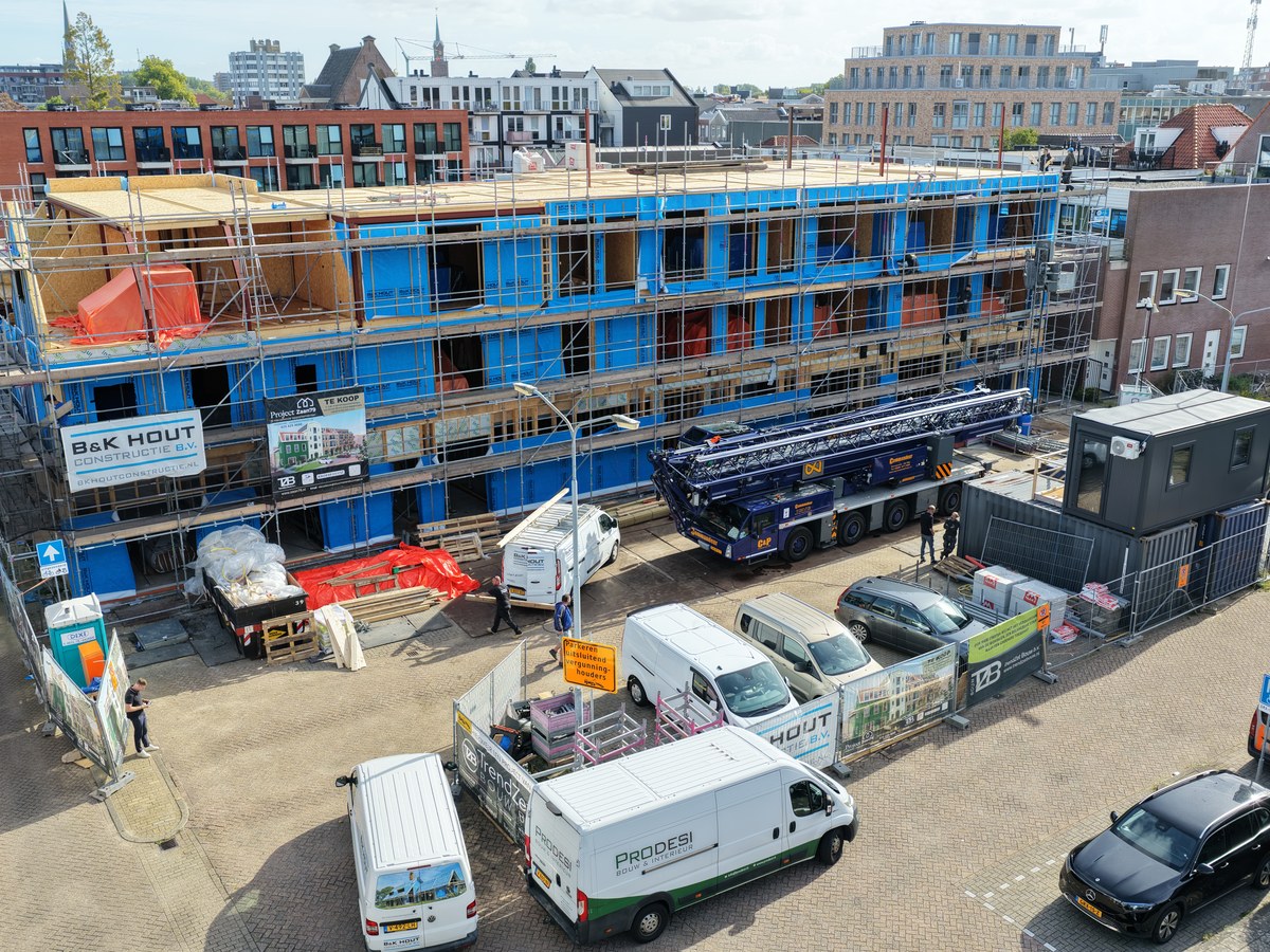 Efficiënte montage van prefab houtconstructies op de bouwplaats